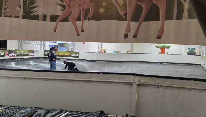 La pista de hielo de la Plaza de la Concordia comienza a tomar forma