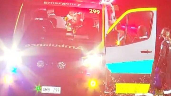 SA Police hunt for driver after fatal hit-and-run crash on Hillier Rd in outer Adelaide