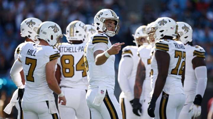 Saints up 10-7 at halftime in Carolina