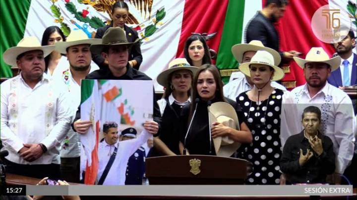 Viuda del alcalde asesinado Carlos Manzo toma su lugar como alcaldesa sustituta