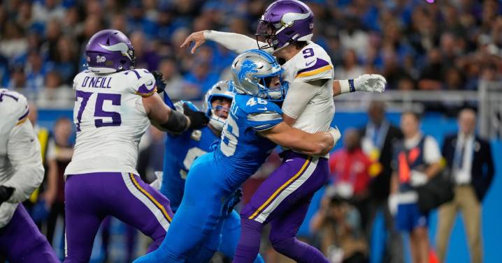 J.J. McCarthy throws for 2 TDs and runs for a score in his return as Vikings beat Lions