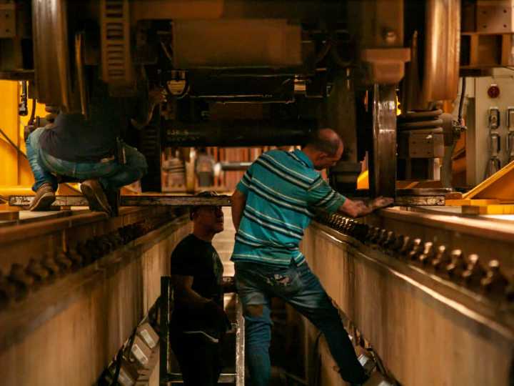 Expertos en ingeniería optimizan el tren número 5 del Metro de Maracaibo con trabajos de mantenimiento esenciales