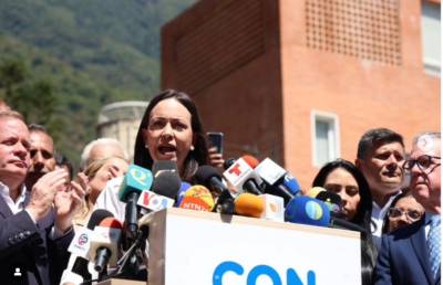 Machado percibe «horas decisivas» para Venezuela y garantiza una transición «pacífica»