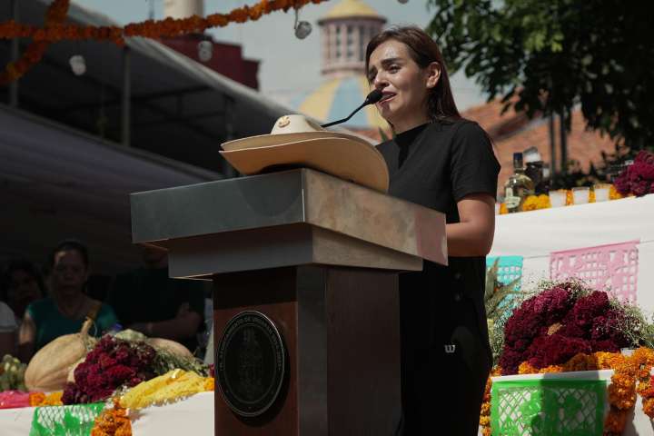 Claman justicia por asesinato de alcalde en México y exigen la renuncia de Claudia Sheinbaum