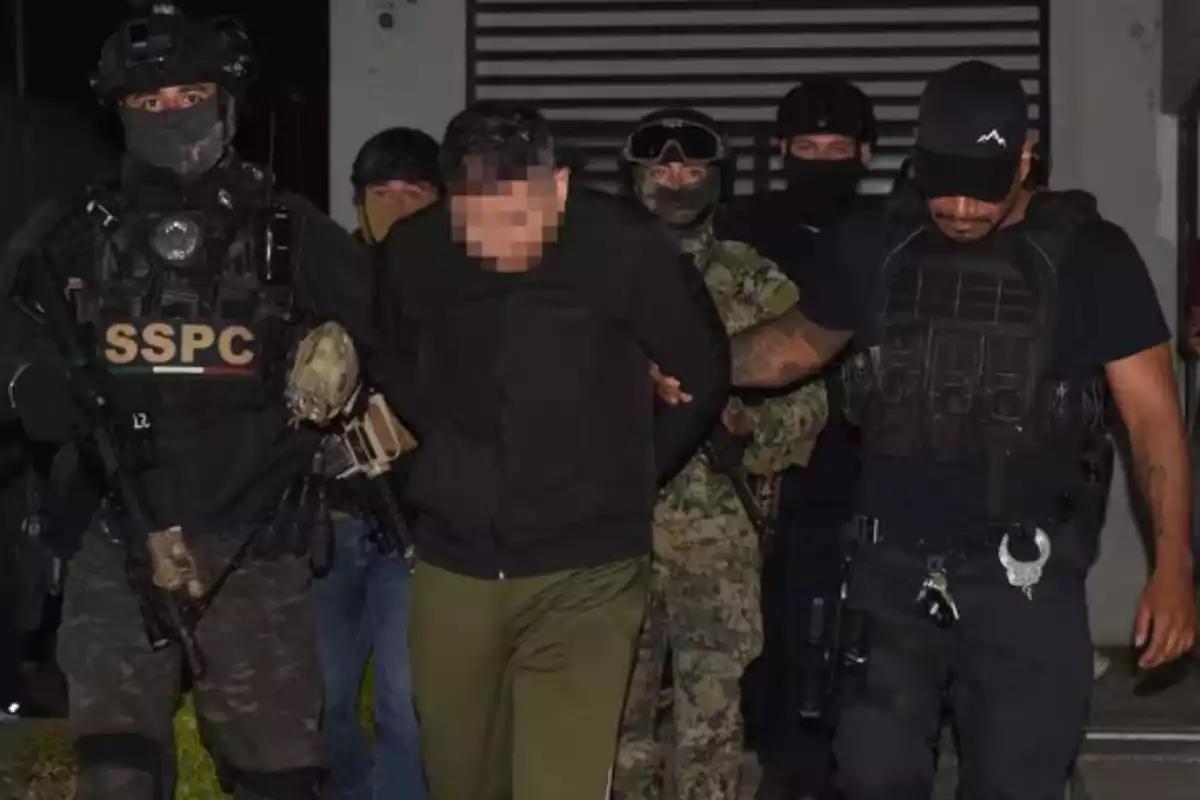 Trasladan al Altiplano al presunto autor intelectual del asesinato del alcalde Carlos Manzo en Michoacán