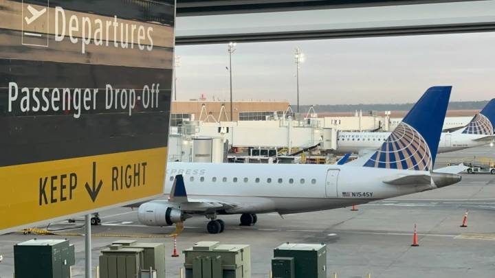 EE.UU. reduce el tráfico aéreo ante el cierre del Gobierno