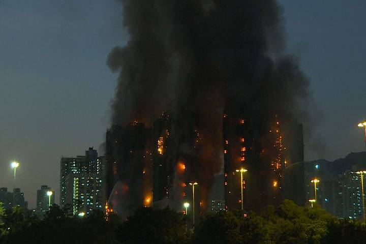 Incendio en complejo residencial en Hong Kong deja al menos cuatro fallecidos