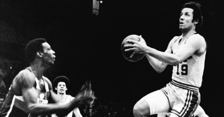 Former Cavalier, coach, Hall of Famer Lenny Wilkens dies at 88