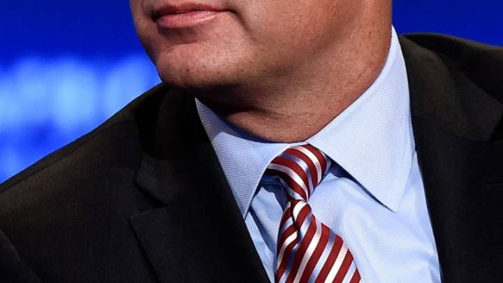 Walmart CEO steps down