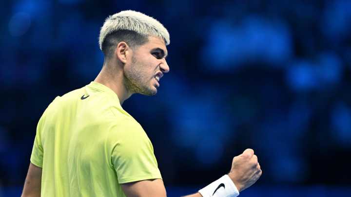 Alcaraz remonta a Fritz para acercarse a las semifinales de las ATP Finals