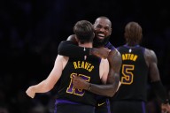 ¡Volvió el ‘Rey’! LeBron James debuta en la Temporada 2025-2026 de la NBA con victoria y récord histórico