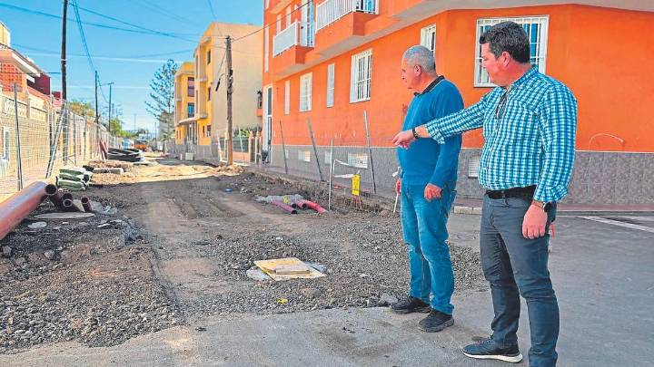 Un año sin acceder al garaje por una obra de saneamiento en cuatro calles de Guargacho