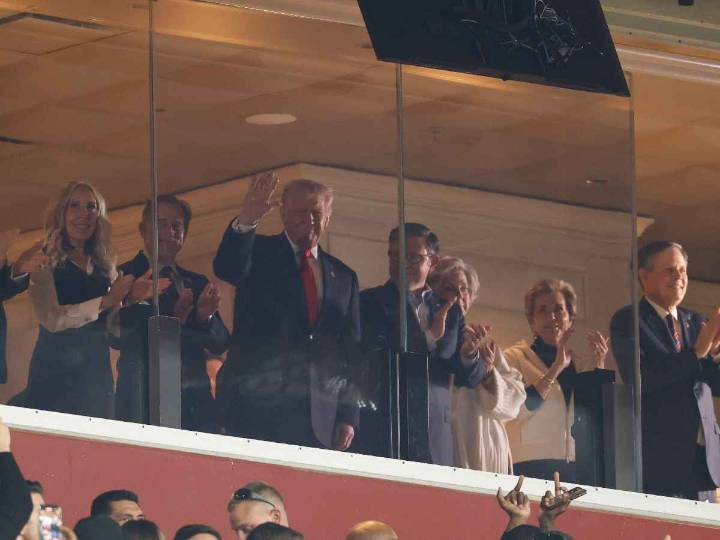 Donald Trump acude a un juego de la NFL entre Commanders y Lions