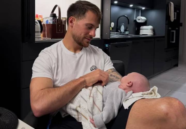 Los primeros días Alexis Mac Allister y su hija Alaia: las tiernas fotos que compartió el futbolista