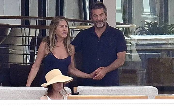 Jennifer Aniston confirmó su relación con Jim Curtis, experto en bienestar y desarrollo personal