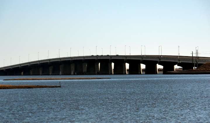 Search ongoing for 19-year-old man who jumped from bridge to Long Beach Island