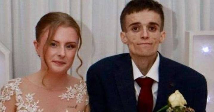 Dad, 23, with terminal cancer in tears as bin trucks escort him to his wedding