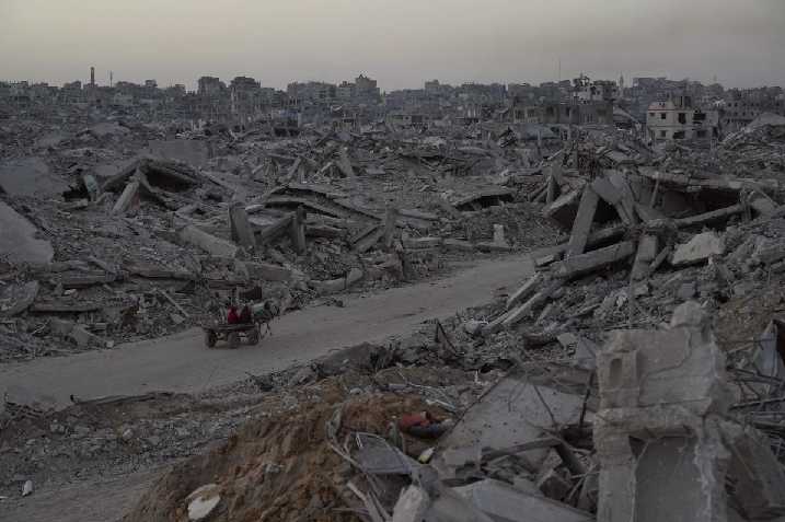 Israel vuelve a bombardear Gaza; recibió cuerpos que no eran de rehenes, acusa