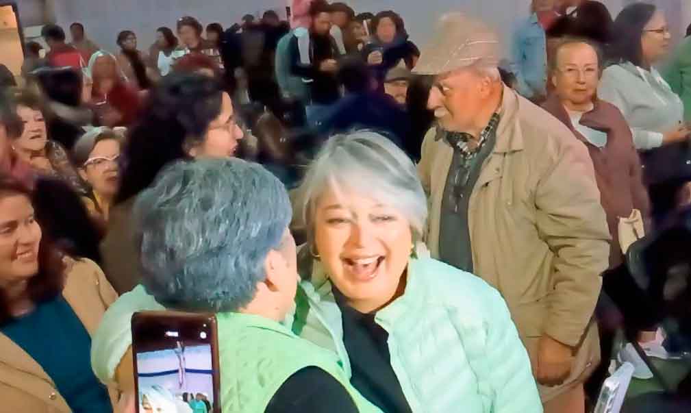 La candidata de izquierda, abierta al diálogo tras votar en la primera vuelta de las presidenciales de Chile