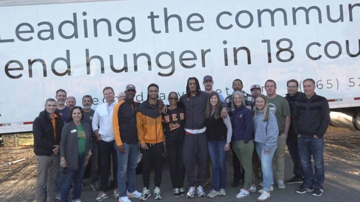 UT football players, brothers Chris and Colin Brazzell help Second Harvest Food Bank give out Thanksgiving meals