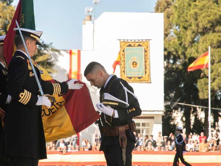 336 alumnos juran bandera en la Escuela de Suboficiales de la Armada en San Fernando