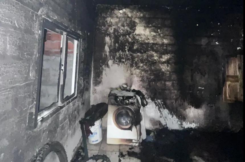 Prendió un espiral por los mosquitos y se le incendió el departamento