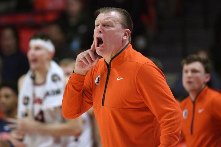 Deadspin | No. 8 Illinois dominates the paint in blowout of Long Island