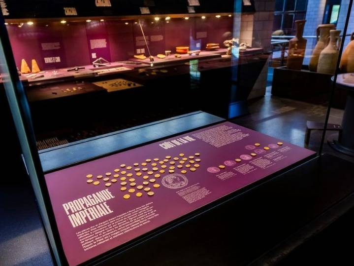 Robbers overpower a guard, steal gold coins from a Swiss museum