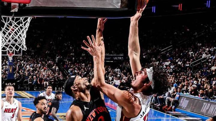 Knicks vencen al Heat en duelo histórico de anotación
