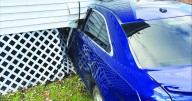 Teen flees police, crashes into unoccupied New Hampton house