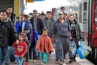 German chancellor ends asylum for Syrian refugees, warns of deportations