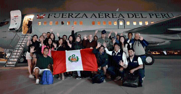 Peruanos varados en Jamaica por el huracán Melissa retornaron al país en avión presidencial