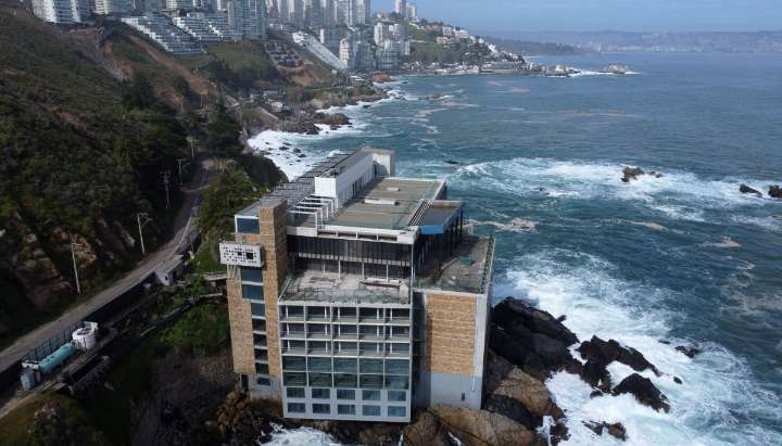 Dirección de Obras Municipales de Concón valida reconversión del edificio de Punta Piqueros en proyecto de oficinas y locales