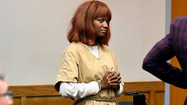 Daughter of mom fatally stabbed at McDonald's arrested for bringing knife to courthouse