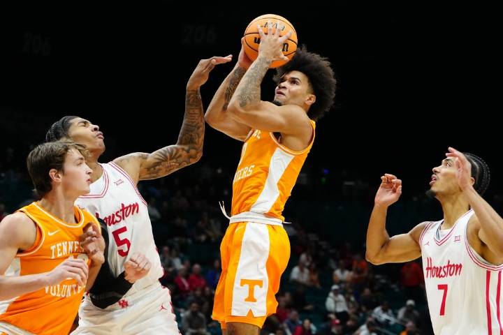 Deadspin | Top 25 roundup: No. 17 Vols KO No. 3 Houston in Las Vegas