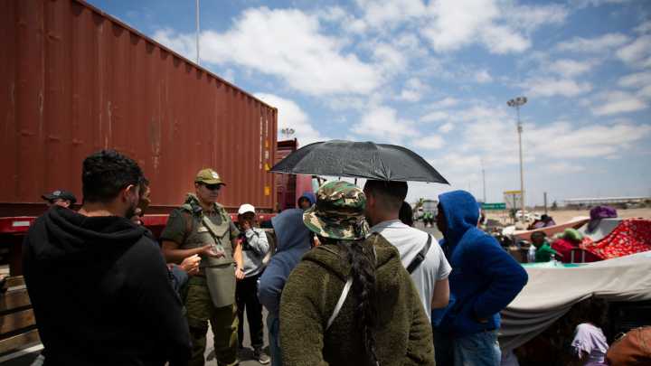Migrantes venezolanos intentan abandonar Chile ante las elecciones: Perú la frontera