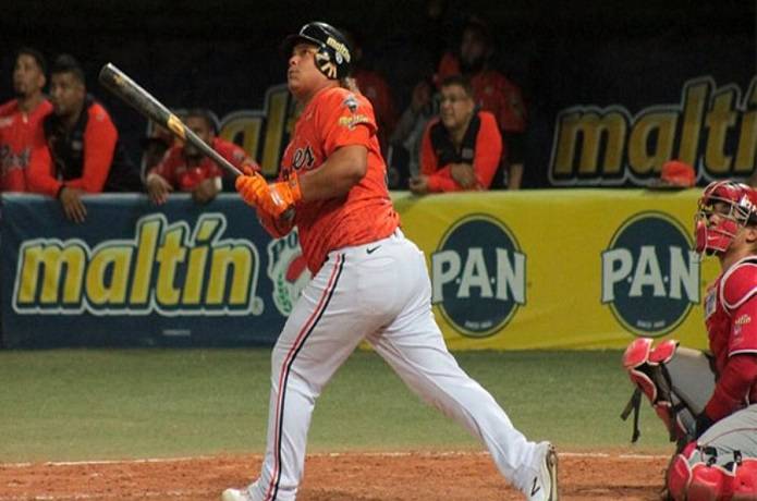 Willians Astudillo firmado por Cardenales de Lara