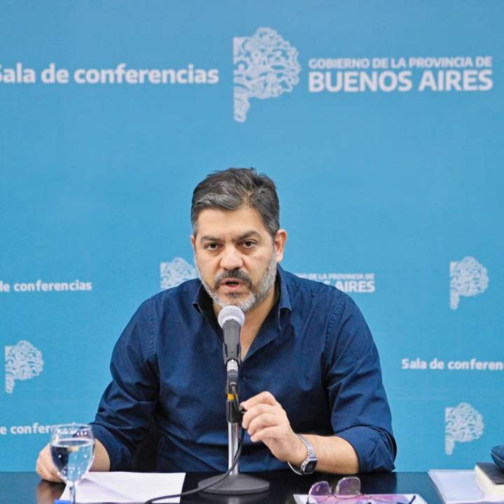 Kicillof se adelanta y pide que Caputo y Santilli avalen el endeudamiento