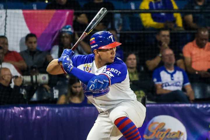 Jadher Areinamo, 6° novato con una temporada de 10 o más jonrones en la LVBP