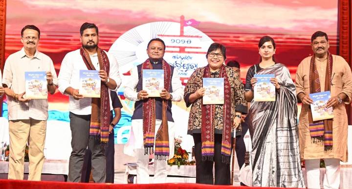 CM announces hike in govt aid for Cuttack Bali Yatra