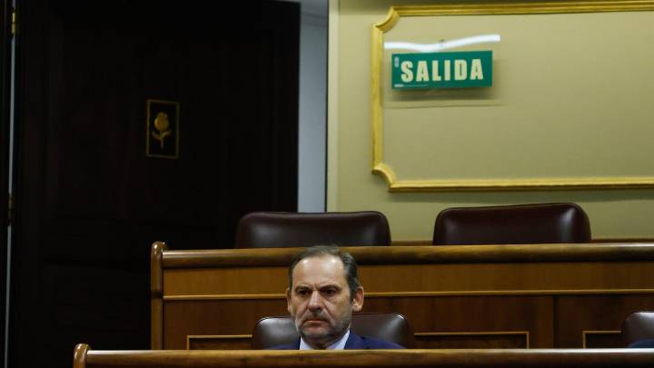 Ábalos ante la cárcel: el Congreso mantiene su idea de suspender al exministro de sueldo y derechos parlamentarios