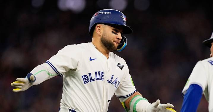 Blue Jays extend qualifying offer to Bo Bichette