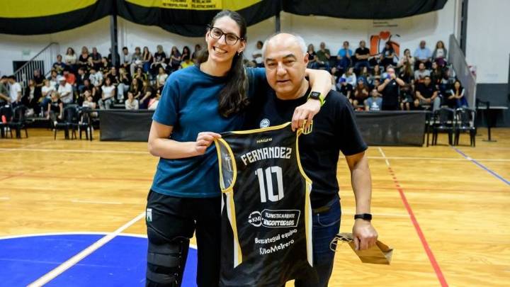Deportivo Berazategui homenajeó a Florencia Fernández, una referente del básquet