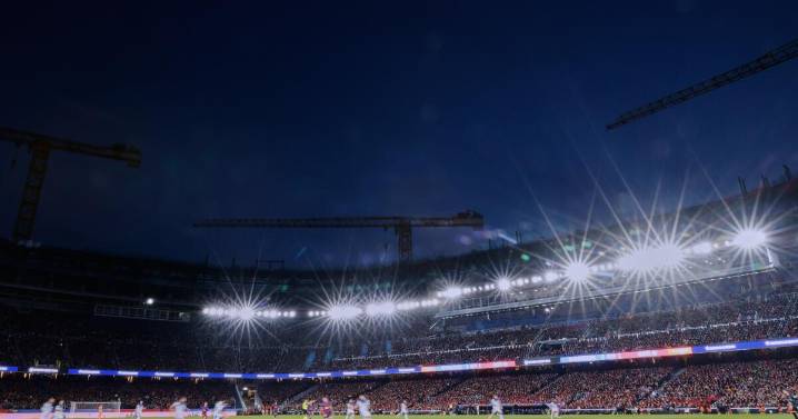 Miles de hinchas del Barcelona se topan con problemas en accesos al nuevo Camp Nou