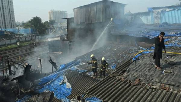 Fire near Dharavi tracks disrupts Harbour line services, no injuries reported