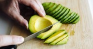 Sliced avocado will stay fresh without turning brown if stored with 1 item
