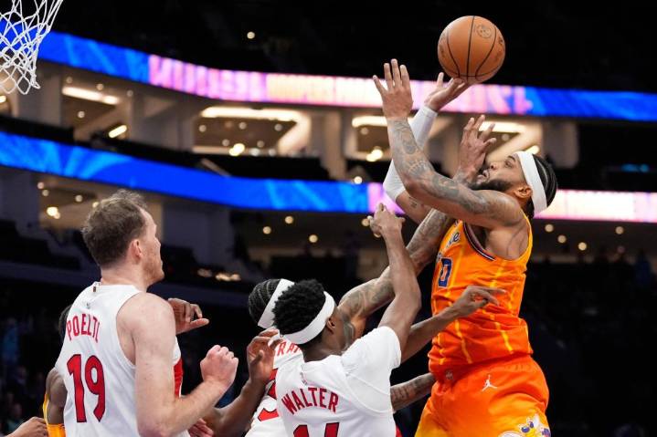 Bridges anota 35 puntos y Hornets remontan para vencer 118-111 a Raptors en tiempo extra – Chicago Tribune