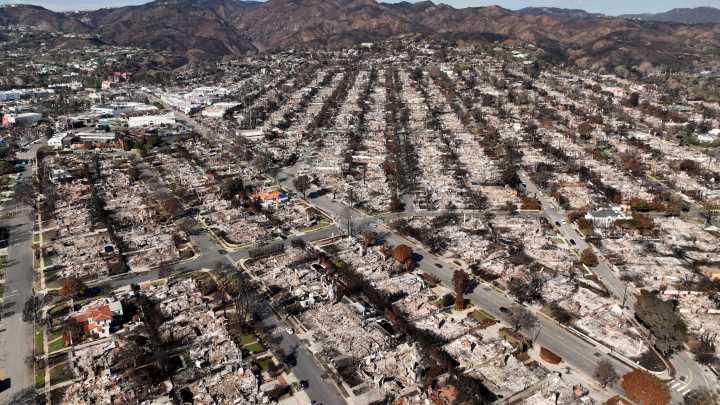 Judge orders man accused of starting deadly LA wildfire jailed while awaiting trial