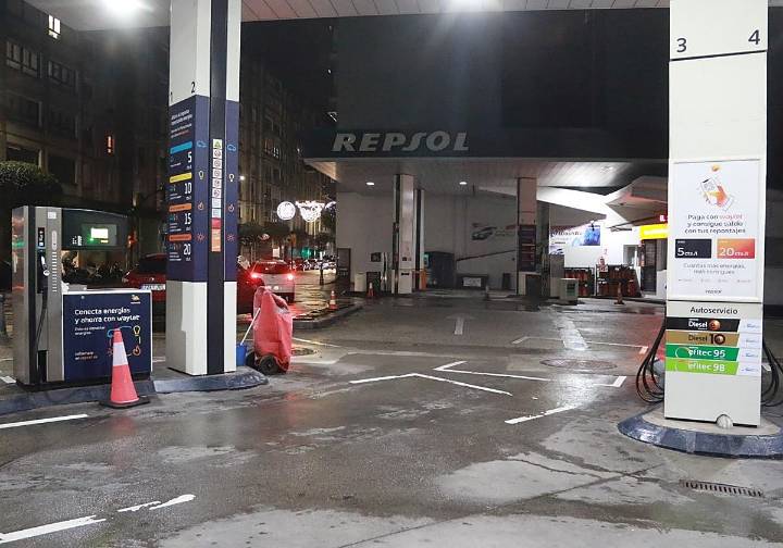 Atraco a punta de pistola en una gasolinera de Gijón