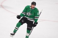 Robertson’s natural hat trick leads Stars past Flyers 5